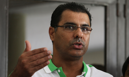 Waqar shrugs off match-fixing claims by English tabloid