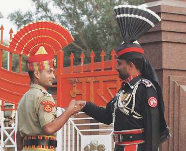 COVER: The great divide: Dilip Hiro's The Longest August COVER: The great divide: Dilip Hiro's The Longest August