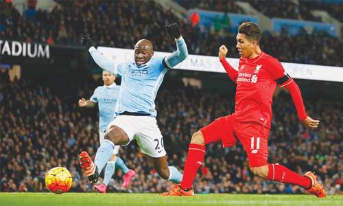 Vardy equals record as Leicester go top; Liverpool stun City