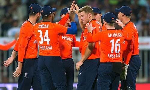 England edge Pakistan in super over to sweep T20 series