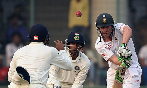 Amla, de Villiers lead Proteas' defiance against India