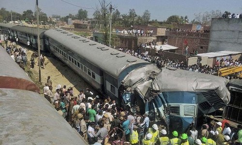 Two separate train accidents kill 14 in India