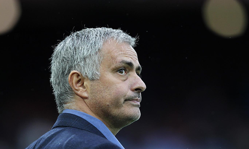 &lsquo;Champions&rsquo; Chelsea face stern test at Leicester