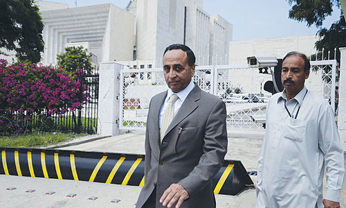 Shujaat Azeem tenders resignation after Supreme Court's observation Shujaat Azeem tenders resignation after Supreme Court's observation