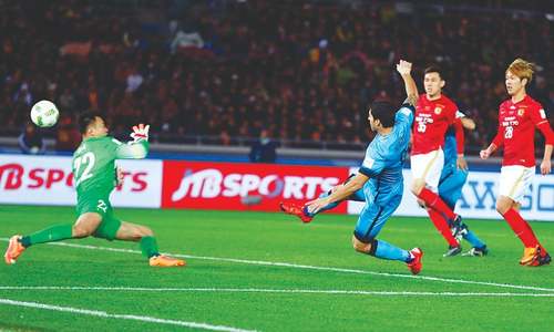 Suarez hat-trick fires Barca into  Club World Cup final