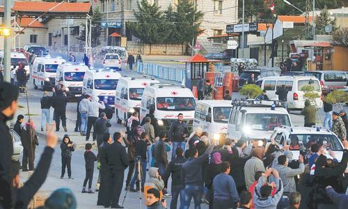 Militants, civilians evacuated from three Syrian towns