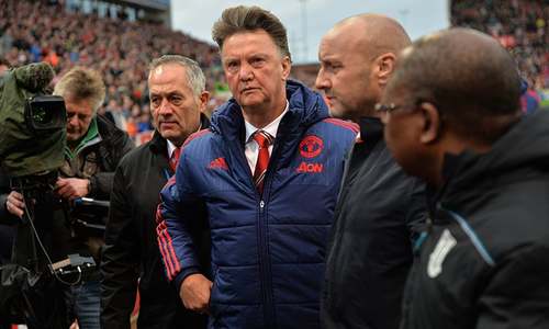 Van Gaal vows to fight through Man Utd uncertainty