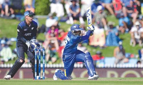 Dilshan anchors Sri Lanka to stay alive in NZ series