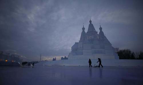 Ice and snow festival lights up China's northeast city