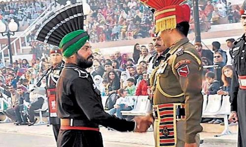 Sikh Ranger takes part in beating retreat at Wagah Sikh Ranger takes part in beating retreat at Wagah