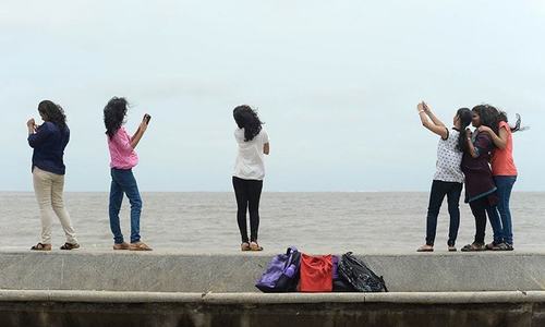Mumbai police identify 'no selfie zones' after drowning