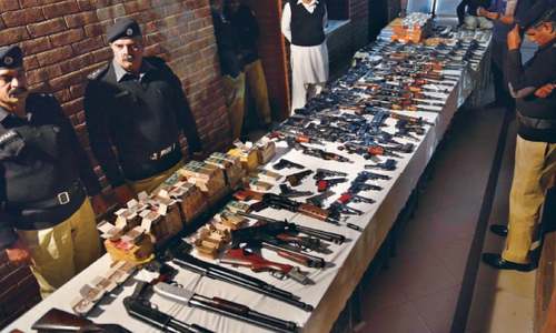 Eight smugglers arrested; weapons seized