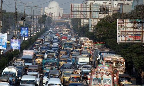 Citizens face hours-long traffic jam on Karachi roads