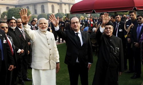 India's 67th Republic Day parade: Daredevils, fire breathers and show of military strength