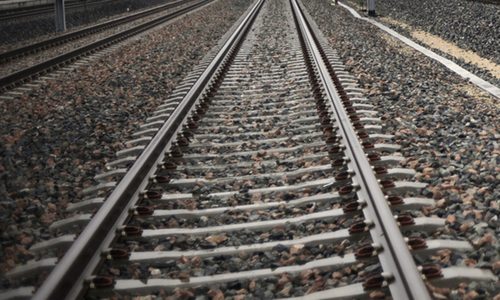 Deadly selfie: India train runs over teenager in 'freak accident'