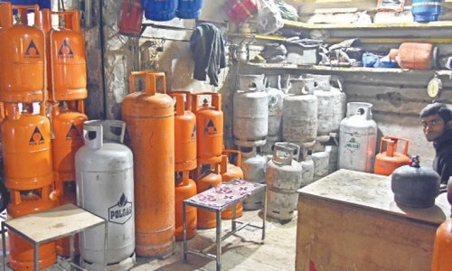 LPG prices cut by Rs15 per kg