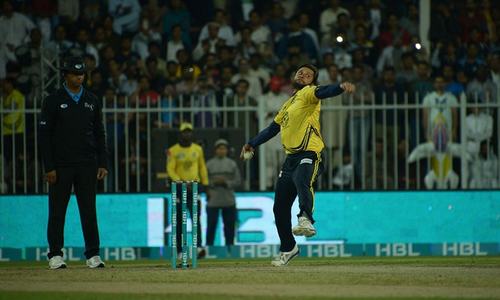 Peshawar Zalmi beat Quetta Gladiators by eight wickets