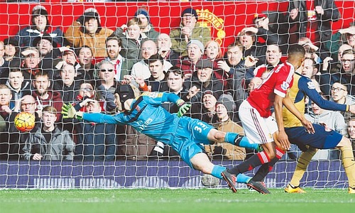 Rashford, Spurs prevail to cut Arsenal adrift