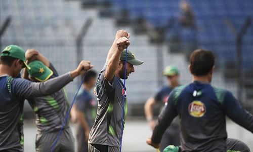 Afridi does not deserve a place in the team: Javed Miandad