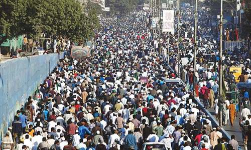 FIR registered against pro-Qadri leaders, around 7,000 protesters