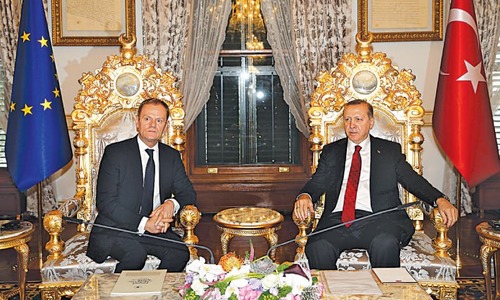 EU outlines plan to save open borders, cajoles Turkey