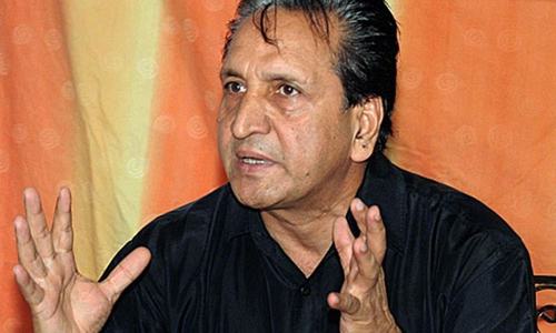 Qadir asks for removal of selection committee