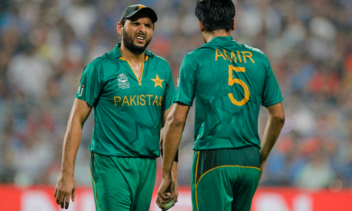 Deflated Pakistan take on rampant New Zealand in must-win game