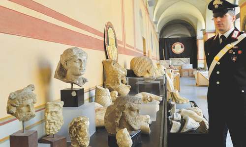 Looted artefacts stashed by British art dealer return to Italy Looted artefacts stashed by British art dealer return to Italy