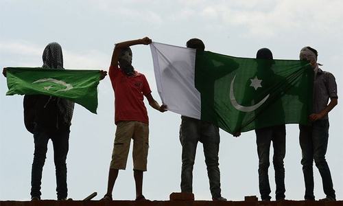 Kashmiris hoist Pakistan flag in Srinagar