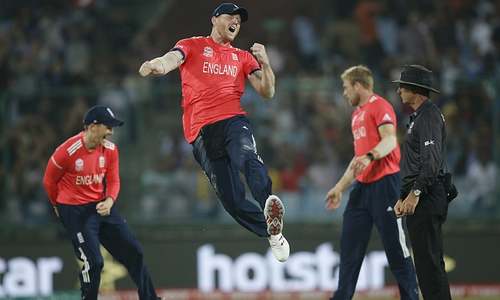 England beat Sri Lanka by 10 runs to reach World T20 semis