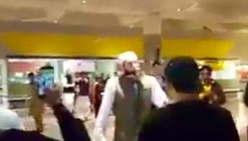 Junaid Jamshed assaulted by charged crowd at Islamabad airport Junaid Jamshed assaulted by charged crowd at Islamabad airport