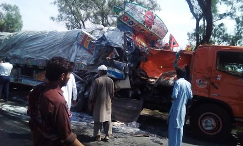 18 killed in bus-trailer collision in Mianwali