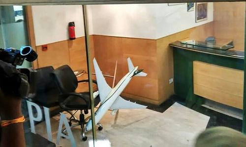 PIA pilot violates flight  safety rules