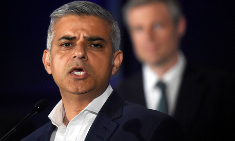 London's mayor Sadiq Khan condemns Cameron's 'Trump-style' attacks London's mayor Sadiq Khan condemns Cameron's 'Trump-style' attacks