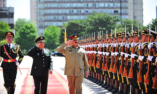 Army chief discusses CPEC security with Chinese counterpart