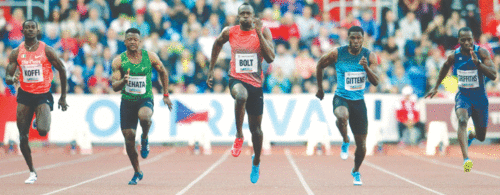 Bolt glides to easy 100m victory in Ostrava