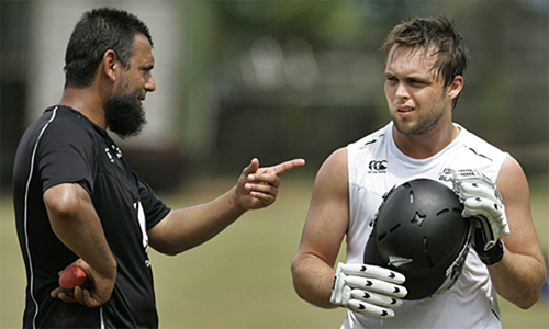 Saqlain to help English batsmen decipher Yasir Shah