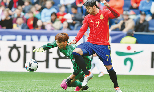 Spain name uncapped Vazquez, leave Niguez and Isco