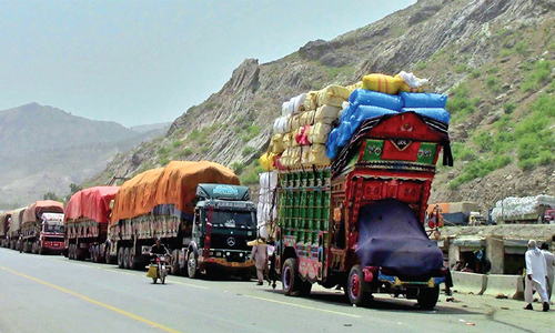 Visa curbs cut number of Afghans crossing Torkham