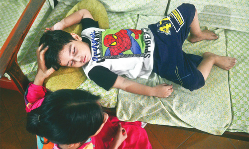 Small boy at Edhi Centre fails to recognise &lsquo;father&rsquo;