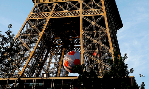 France kicks off Euro 2016 party with Eiffel Tower gig