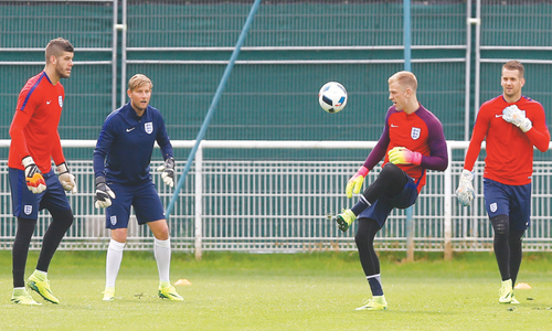 Temptation of draw might stymie England and Russia