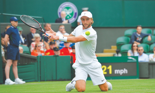 Serena, Murray beat the rain at Wimbledon Serena, Murray beat the rain at Wimbledon