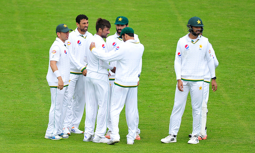 Yasir Shah takes four wickets as Somerset hold out