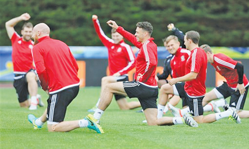 Bale battles Ronaldo for ticket to final