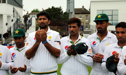 Pakistan and Sussex observe a minute's silence in memory of Edhi Pakistan and Sussex observe a minute's silence in memory of Edhi