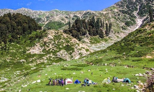 Trekkers setup camp in scenic Gabina Jabba ─ Photo by Fazal Khaliq