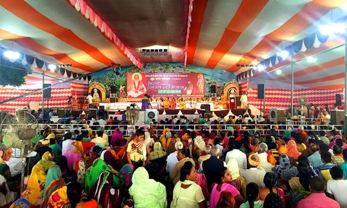 Devotees of Nritya Gopal Das (C), a Hindu priest and chairman of Shri Ram Janam Bhoomi Nyas, a trust committed to building a Ram temple at the site of the Babri Mosque, attend Das's birthday celebration ceremony in Ayodhya, Uttar Pradesh. ─ Reuters
