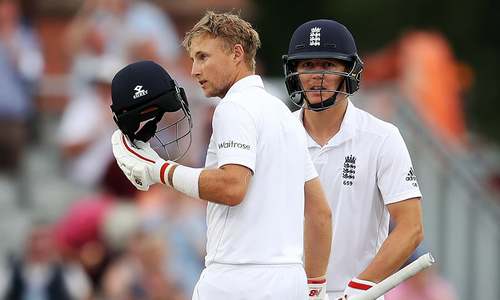 Solid Root takes England past 300 on stumps