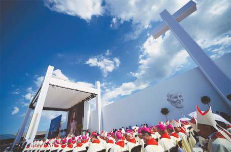 Pope exhorts youth to believe &lsquo;in a new humanity&rsquo;